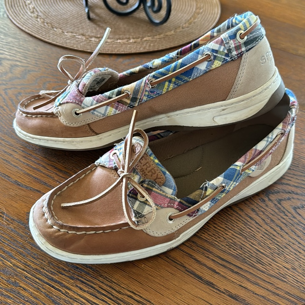 Sperry Angelfish Plaid  RARE Women’s 9.5 boat shoes like new!